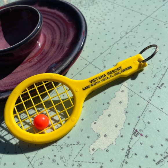 Vintage Vistana Resort Tennis Racket Keychain - Picture 3 of 3